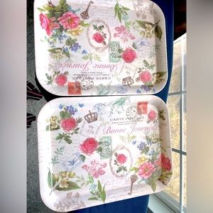 Bundle of 2 plastic ( melamine coated)floral pattern trays